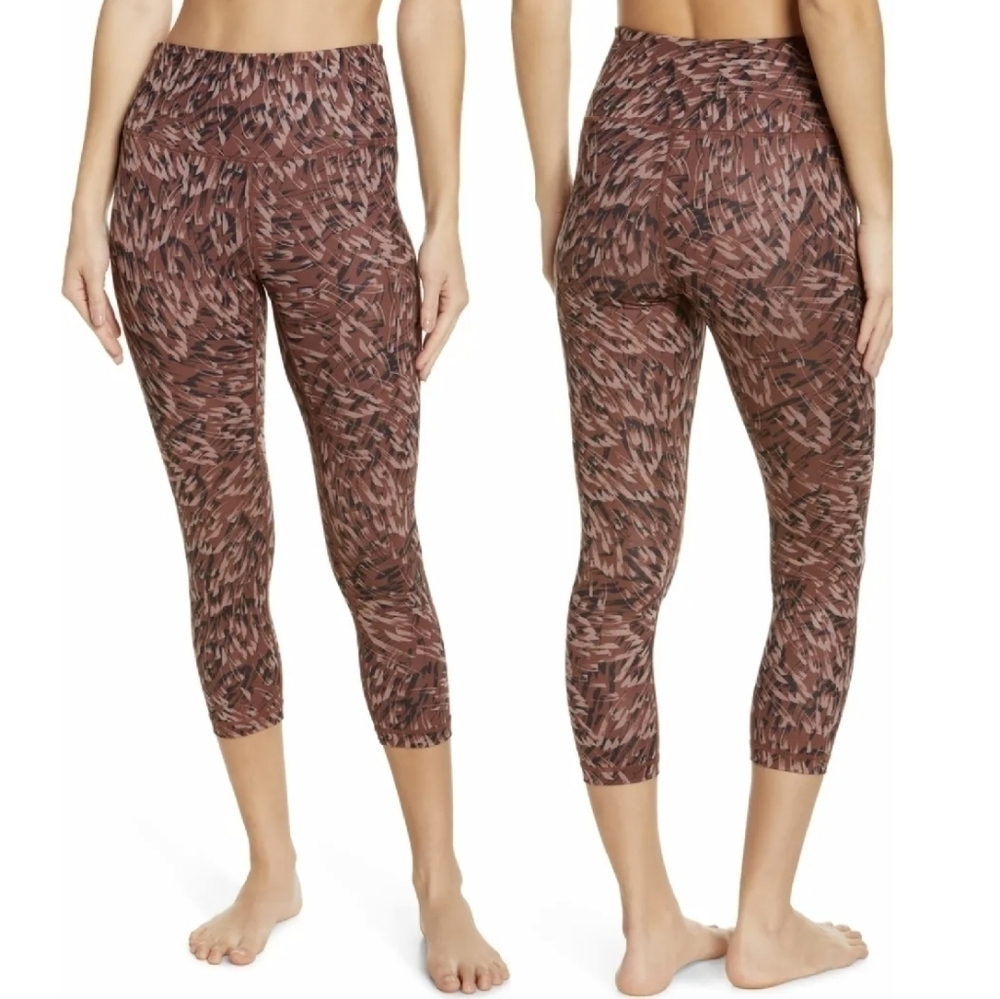 New Zella | High Waist Studio Lite Crop Leggings in Brown Marron Brush Stroke